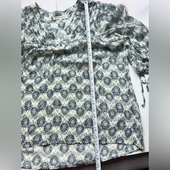 MELISSA NEPTON Blue and White Blouse with Cuffed 3/4 Sleeves V Neck top - Picture 3 of 6